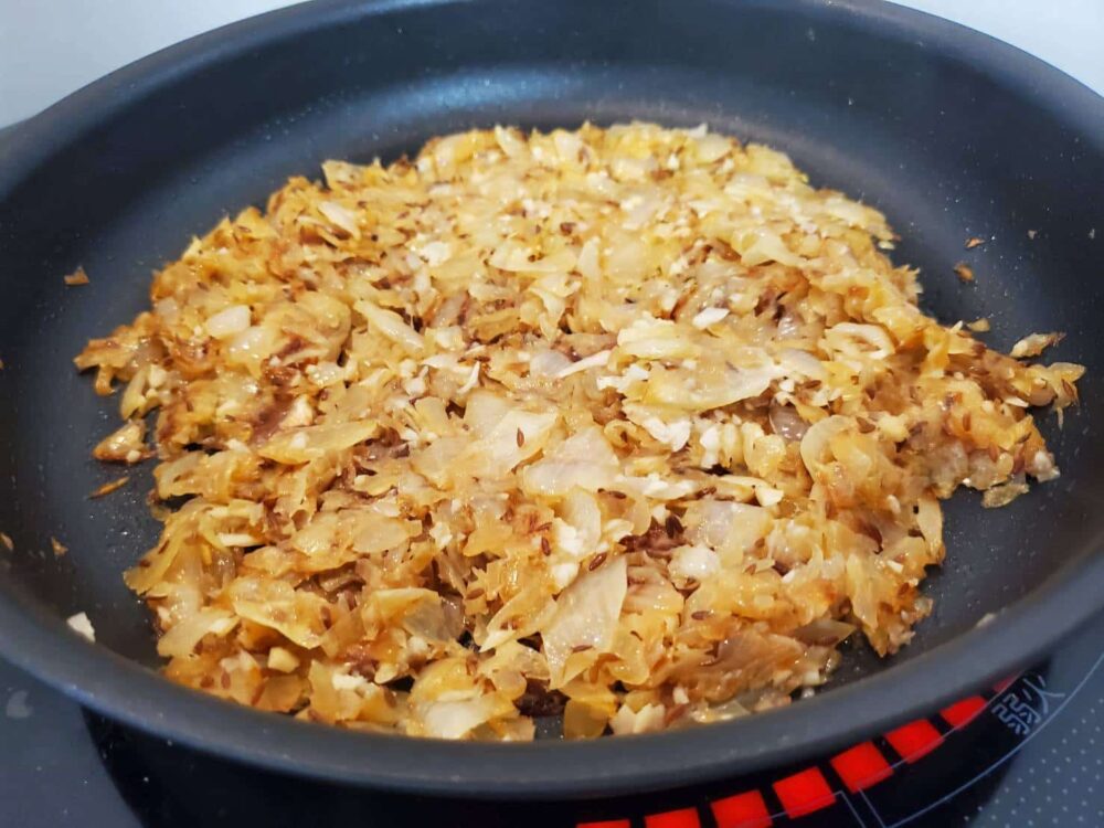 スパイスカレー　玉ねぎを炒める