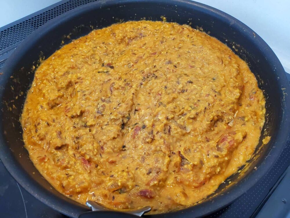さば缶のカシューナッツとココナッツのスパイスカレー